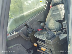 Grúa sobre camión ZOOMLION de 80 toneladas, usada, modelo 2017, altura de elevación de 50.5 m, grúa móvil hidráulica con contrapeso de 15 toneladas. - Product Image 4