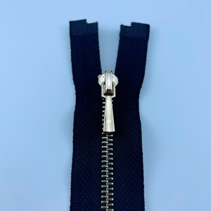 Tirette de fermeture éclair complète en alliage de zinc à dents en Y, avec logo personnalisé de haute qualité, verrouillage automatique 3M, pour accessoires de vestes et sacs, modèle <span class=keywords><strong>RIRI</strong></span> AM062 - Product Image 2