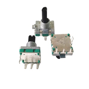 Encodeur rotatif EC16 3 broches vertical incrémental avec actionneur à extrémité ronde et broches de terminaison - Product Image 1