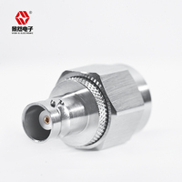 Adaptateur BNC Mâle vers Femelle 50 ohms IP53 pour Applications RF, Boîtier en Laiton Nickelé, Plage de Fréquences DC-6GHz, 5000M-Ohm, Conforme ROHS