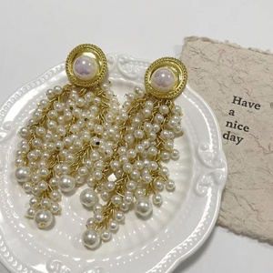 Boucles d'oreilles clous en argent vintage avec pompon perlé, style rétro, tendance féminine, niche, luxe léger, haut de gamme, vente en gros - Product Image 6