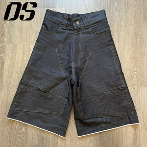 Pantalones Cortos de Carpintero de Mezclilla 100% Algodón, Piezas de <span class=keywords><strong>Tela</strong></span> Múltiple, Costuras Decorativas, Pantalones Cortos Largos Holgados, Diseño de Alta Gama, Pantalones Cortos Personalizados para Hombre, Nuevo 2026 - Product Image 1