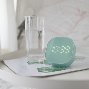 Petit réveil numérique électrique carré, veilleuse silencieuse, horloge numérique multifonctionnelle miniature à LED pour le bureau, idéal pour les étudiants - Product Image 5