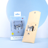 Ensemble de soins des ongles en acier inoxydable 6 pièces avec coupe-ongles 6 en 1, outils de manucure classiques durables et portables dans une boîte colorée