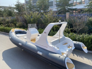 Liya 5.2 mètres à 8.3 mètres <span class=keywords><strong>bateau</strong></span> gonflable <span class=keywords><strong>semi</strong></span>-<span class=keywords><strong>rigide</strong></span> de nervure d'hypalon de yacht de luxe avec le <span class=keywords><strong>moteur</strong></span> hors-bord de coque de fibre de verre à vendre - Product Image 6