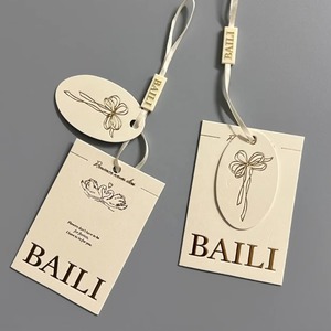 Etiquetas Colgantes Personalizadas <span class=keywords><strong>con</strong></span> Relieve en Lámina Dorada, Papel Imitación Xuan, Impresión Digital, Etiquetas de Embalaje <span class=keywords><strong>para</strong></span> <span class=keywords><strong>Ropa</strong></span> de Marcas de Lujo - Product Image 1