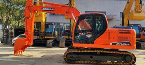 Mini-excavatrice sur chenilles DOOSAN DX140lc d'occasion, 14 tonnes, moteur d'origine, faible nombre d'heures de fonctionnement, petite pelle hydraulique pour travaux forestiers - Product Image 5