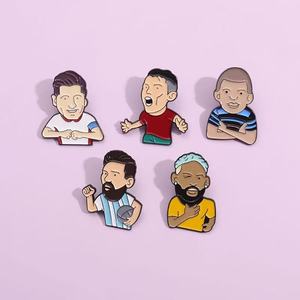 Spille in metallo smaltate all'ingrosso economiche per ordini di grandi quantità, con personaggi di calciatori famosi come Messi, Cristiano Ronaldo e stelle di club di calcio, disponibili in magazzino - Product Image 1