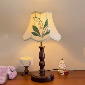 Lámpara de mesa vintage con bordado de lirios del valle, luz LED E27 con interruptor, lámpara de noche para dormitorio - Product Image 2