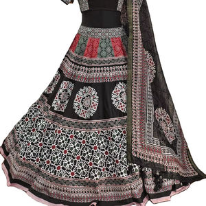 Conjunto Vibrante de Lehenga Larga para Mujer Navaratri, Estampado de Algodón Ajrakh, Dupatta Lucknowi, Blusa Adornada, Inspirado en las Chicas Pakistaníes - Product Image 1