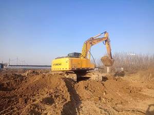 Pelle pelleteuse multifonction sur chenilles originale de la Corée Hyundai 215 à haut rendement Hyundai en bon état en vente - Product Image 3