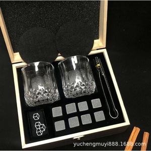 Juego de vasos para whisky con caja de madera, cubitos de hielo de acero inoxidable y pinzas, juego portátil para servir bebidas en casa o como regalo. - Product Image 4