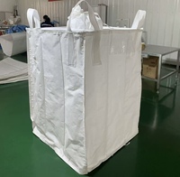 Sac FIBC tubulaire en PP de 1000 kg avec quatre boucles de levage sans soudure et bec de décharge pour le chargement et le déchargement automatisé de minerai dans les silos