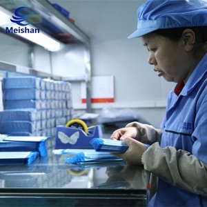 Maschera Facciale Tradizionale Meishan con Incisioni Floreali di Drago e <span class=keywords><strong>Fenice</strong></span>, Finitura in Bronzo Antico, Distintivo da Collezione del Patrimonio Culturale - Product Image 5