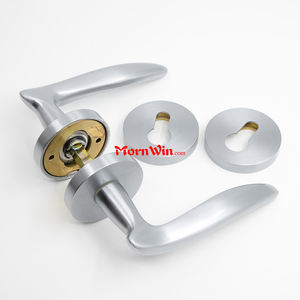 <span class=keywords><strong>Poignée</strong></span> <span class=keywords><strong>de</strong></span> <span class=keywords><strong>porte</strong></span> intérieure ronde en <span class=keywords><strong>laiton</strong></span> chromé massif <span class=keywords><strong>sur</strong></span> rosette à dubaï - Product Image 5