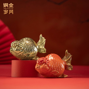 Ornement en laiton Poisson Koi porte-bonheur, Décoration Feng Shui pour Salon, Cadeau du Nouvel An Chinois, par Atelier d'Art en Cuivre - Product Image 2