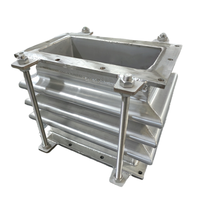 Joint d'expansion de compensateur à soufflet rectangulaire résistant aux hautes températures et à la corrosion pour conduits de ventilation.