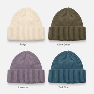 Gorro de punto grueso de estilo básico minimalista, de color liso, cálido, para ir al trabajo y un look urbano. - Product Image 1