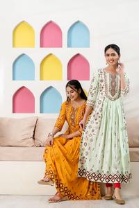 Elegante conjunto de Kurti de algodón étnico con intrincado bordado disponible en diferentes colores mejor Kurti para festivales - Product Image 2