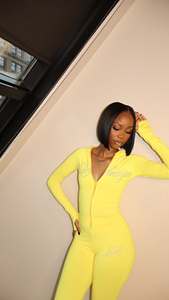 Ensemble Deux Pièces pour Femme Printemps 2025 Survêtement avec Veste Zippée Logo Personnalisé en Strass Haut Legging et Pantalon Évasé - Product Image 3