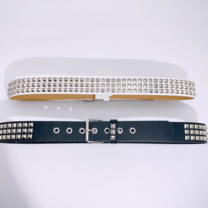 <span class=keywords><strong>Ceinture</strong></span> <span class=keywords><strong>en</strong></span> cuir PU noir classique pour femmes <span class=keywords><strong>en</strong></span> gros, style punk, avec rivets à <span class=keywords><strong>perles</strong></span> carrées, style Y2K, largeur 3,8 cm, boucle <span class=keywords><strong>en</strong></span> alliage - Product Image 2
