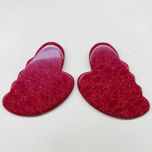 Outil de massage facial Gua Sha en pierre naturelle de turquoise rouge, jaspe rouge, ou jade rouge pour le visage - Product Image 2