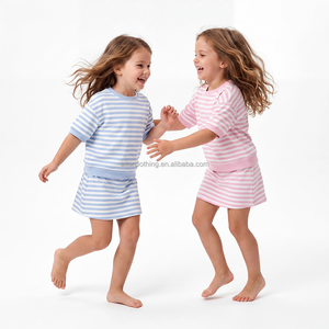Ensemble de vêtements de sport pour filles 2026 – Sweat-shirt rayé et jupe à manches courtes deux pièces pour activités de plein air – Logo personnalisé, faible MOQ - Product Image 3
