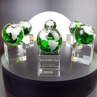 Vente en gros 3D gravé au laser vert K9 Globe en cristal personnalisé Cube Base Art thème carte du monde trophée cadeau bloc lumineux forme verre