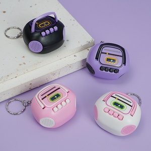 Mini Radio Retro Creativa de Plástico, Grabadora Portátil Nostálgica con Funciones de Grabación y Reproducción, Llavero, Colgante para Mochila, Regalo - Product Image 3