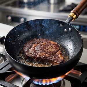 Poêle à frire antiadhésive en fer forgé à la main avec casserole à lait en métal, durable et facile à nettoyer - Product Image 1