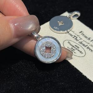 Colgante de plata pura S925 con diseño de concha vintage, estilo antiguo elegante, joyería ligera y encantadora. - Product Image 4