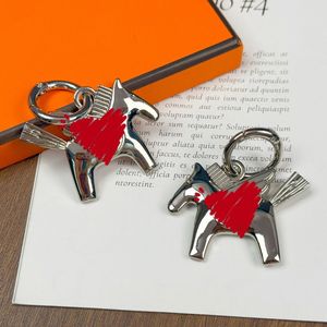 Llavero de metal pulido con diseño de caballo, de lujo, plateado, elegante, para coche, decoración de bolso, regalo para ella - Product Image 1
