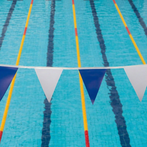 Drapeaux triangulaires en aluminium Swim Academy ATF01, bannières sportives en polyester durable, bleu et blanc, pour la décoration de piscine - Product Image 1