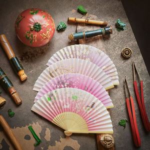 Abanico Plegable Japonés de Seda con Marco de Bambú, Patrones Huecos Tallados, Clásico, para Manualidades, Fiestas, Promociones, Técnica Pintada - Product Image 3