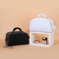Voyage ours en peluche matériel en peluche matelassé tissu éponge sac de maquillage mignon sac de cosmétiques emballage Cube fausse fourrure trousse de toilette