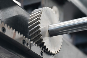 Machine de découpe laser à fibre SPT avec couvercle et tube pour la fabrication d'outils métalliques avec chargement/déchargement automatique - Product Image 3