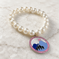 Bracelet de la Sororité JJ avec médaillon en émail bleu et rose et perles imitation nacre pour événements de chapitre, cadeaux de la fraternité
