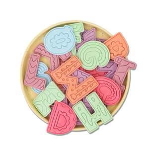 <span class=keywords><strong>Emporte</strong></span>-pièces <span class=keywords><strong>en</strong></span> plastique <span class=keywords><strong>de</strong></span> 26 lettres Love 3D Cartoon DIY Clay Animation Printed Customized Eco-Friendly Biscuit Mold - Product Image 5