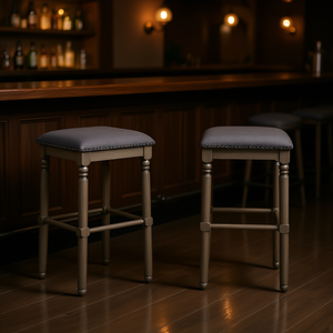 Set di 2 sgabelli da bar Arnhem in legno grigio imbottito dal design tradizionale per uso bar - Product Image 2