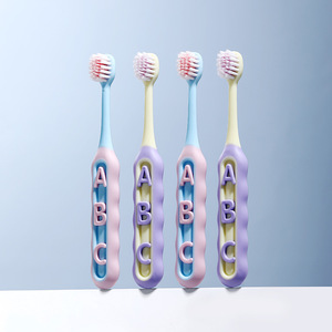 Vente chaude Lettre <span class=keywords><strong>2</strong></span>-Pack <span class=keywords><strong>Brosse</strong></span> <span class=keywords><strong>À</strong></span> <span class=keywords><strong>Dents</strong></span> Pour Enfants 3-12 <span class=keywords><strong>Ans</strong></span> Mignon <span class=keywords><strong>Bébé</strong></span> Nuage Doux Nylon Poils Poignée En Plastique Sans Bpa - Product Image 1