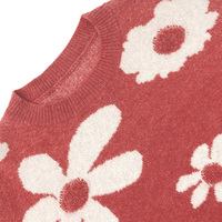 Pull en maille pour femme, col rond, motif floral jacquard marguerite rouge brique, coupe ample, épaules tombantes, manches longues, avec bordure côtelée aux poignets et à l'ourlet