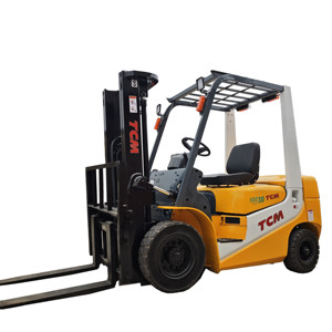 รถยก TCM มือสองที่เชื่อถือได้ รุ่น FD30 3 ตัน ชั่วโมงการใช้งานต่ำ 0-2000 ชั่วโมง เครื่องยนต์ญี่ปุ่น อีซูซุ ดีเซล ยางตัน พร้อมรายงานการตรวจสอบ - Product Image 1