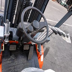 China <span class=keywords><strong>10</strong></span> <span class=keywords><strong>ton</strong></span> dieselheftruck met Cummins-motor voor bouwplaatsen - Product Image 6