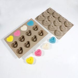 Molde de Silicona en Forma de Corazón Pequeño, Herramientas para Pasteles, Material Desechable y Ecológico de Grado Alimenticio, Diseño Único para Pasteles y Dulces - Product Image 3