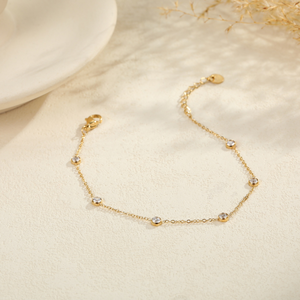 สร้อยข้อมือรูปหัวใจกลวงประดับเพชรทรงดาว ทำจากไทเทเนียมสตีล สไตล์หวานแบบเกาหลี-ญี่ปุ่น  ทันสมัย ใช้งานได้หลากหลาย  สวยสง่า - Product Image 5