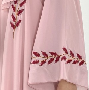 Abaya de luxe en polyester brodé sur mesure pour femmes musulmanes, robe élégante pour les occasions de fête, vente en gros - Product Image 2