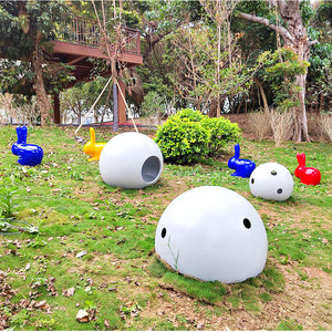 Sculpture d'animal en fibre de verre de forme irrégulière, décoration de jardin extérieure, ornement paysager moderne peint et autoportant - Product Image 1