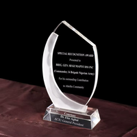 Fabrikpreis Weiße Mattglas-Kristall-Schild-Auszeichnung Trophäe