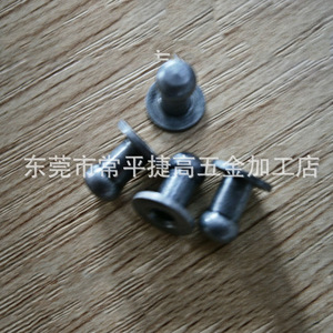 Rivets aveugles en acier au carbone de 0,125 po de diamètre avec rondelle incluse pour pièces automobiles - Product Image 1