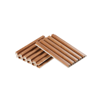 Panneau mural WPC co-extrudé à prix abordable, fabricant de revêtements muraux en bois-plastique imperméables pour décoration intérieure et extérieure